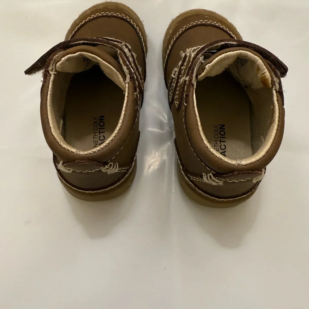 Kenneth Cole Baby Walker Shoes size 5